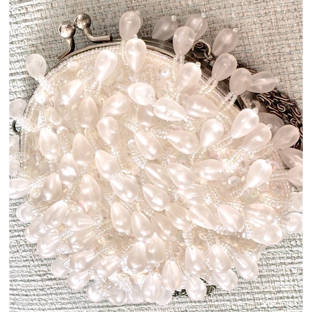 Formal evening clutch in white translucent stones, clear beads and sequins. - Picture 3 of 7